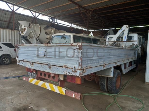 Camião Caixa Fixa c/ Braço Hidráulico da marca MERCEDES BENZ, modelo 914/42