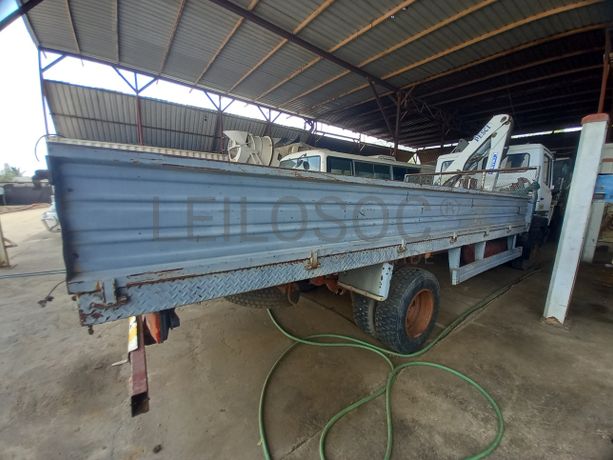 Camião Caixa Fixa c/ Braço Hidráulico da marca MERCEDES BENZ, modelo 914/42