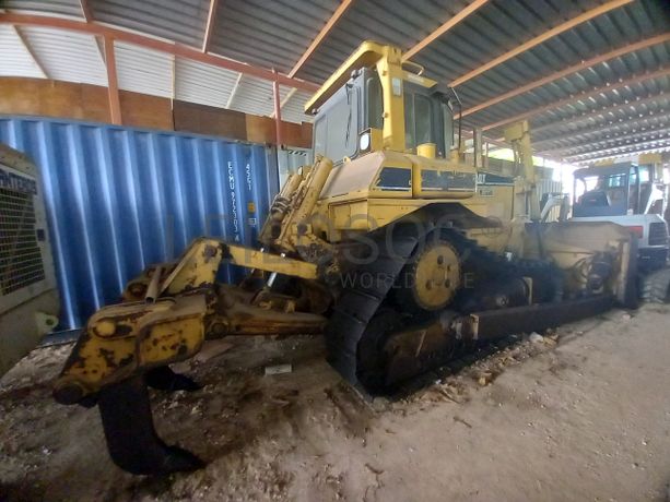 Trator de Rastos da marca CATERPILLAR, modelo D6R II STD