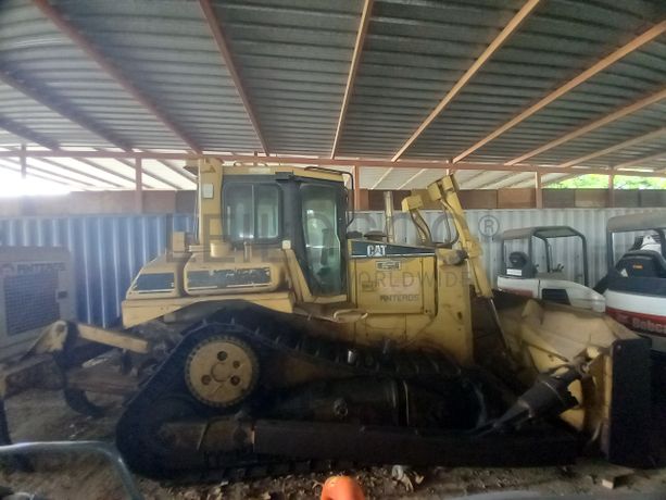 Trator de Rastos da marca CATERPILLAR, modelo D6R II STD