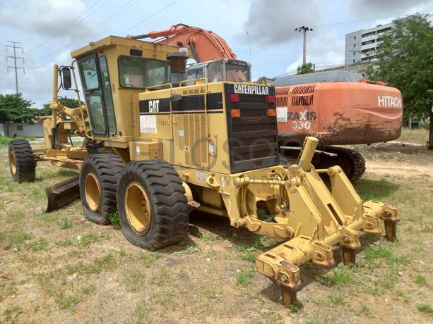 Motoniveladora 15 T da marca CATERPILLAR, modelo 140H