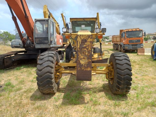 Motoniveladora 15 T da marca CATERPILLAR, modelo 140H
