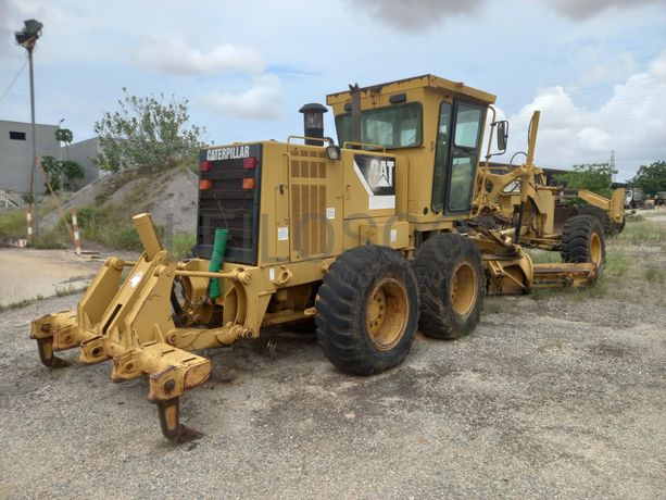 Motoniveladora 15 T da marca CATERPILLAR, modelo 140H