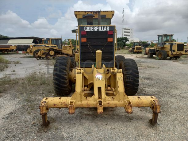 Motoniveladora 15 T da marca CATERPILLAR, modelo 140H