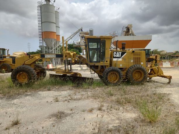 Motoniveladora 15 T da marca CATERPILLAR, modelo 140H