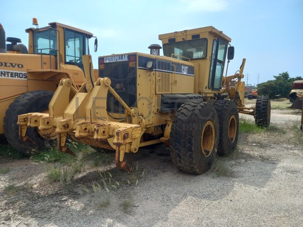 Motoniveladora 20 T da marca CATERPILLAR, modelo 14H