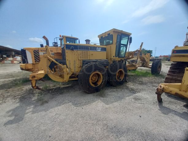 Motoniveladora 20 T da marca CATERPILLAR, modelo 14H