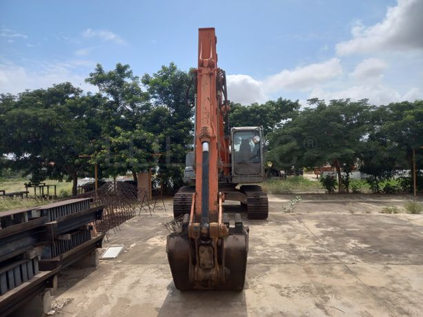 Escavadora de Rastos da marca HITACHI, modelo ZX200-3