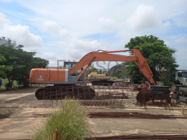 Escavadora de Rastos da marca HITACHI, modelo ZX200-3