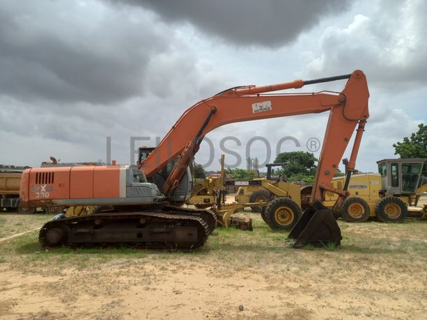 Escavadora de Rastos da marca HITACHI, modelo ZX200-3