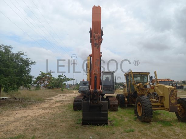 Escavadora de Rastos da marca HITACHI, modelo ZX200-3