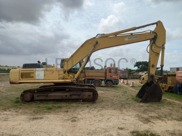 Escavadora de Rastos da marca KOMATSU, modelo PC 450