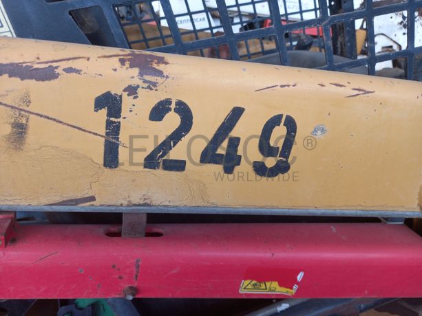 Pá Carregadora (mini) de Pneus da marca CATERPILLAR, modelo 226B