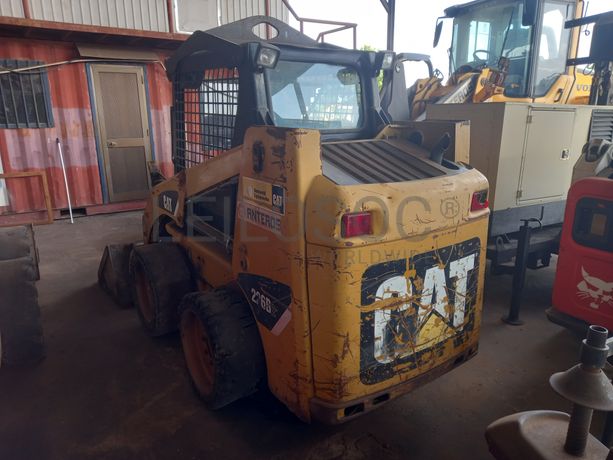 Pá Carregadora (mini) de Pneus da marca CATERPILLAR, modelo 226B