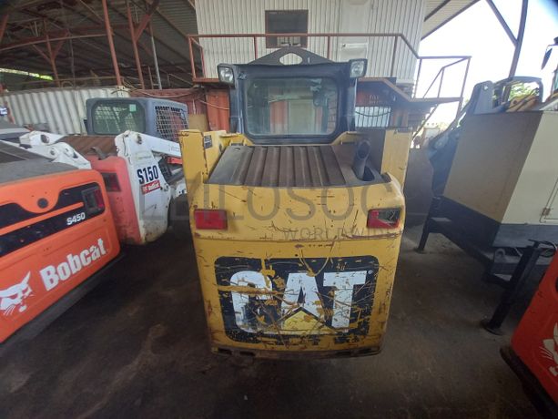 Pá Carregadora (mini) de Pneus da marca CATERPILLAR, modelo 226B