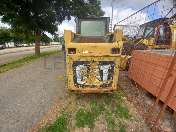 Pá Carregadora (mini) de Pneus da marca CATERPILLAR, modelo 226B
