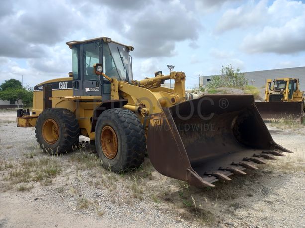 Pá Carregadora de Pneus da marca CATERPILLAR, modelo 938G