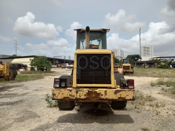 Pá Carregadora de Pneus da marca CATERPILLAR, modelo 938G