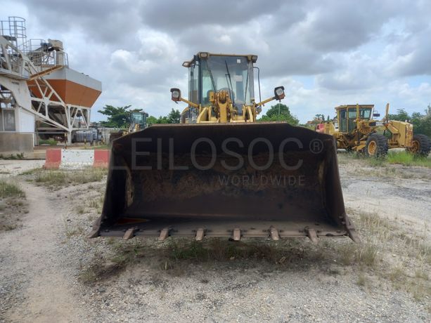 Pá Carregadora de Pneus da marca CATERPILLAR, modelo 938G