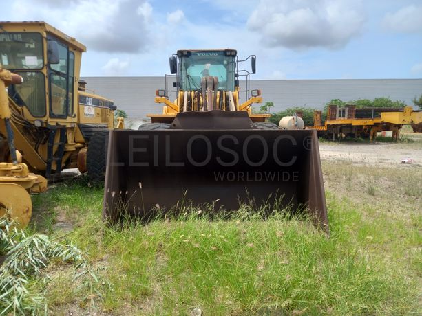 Pá Carregadora de Pneus da marca VOLVO, modelo L 150F