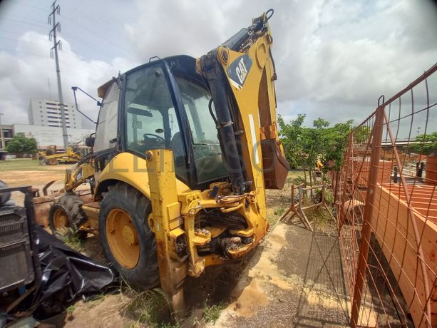 Conj. Ind. Pá e Retro de Pneus da marca CATERPILLAR, modelo 428E