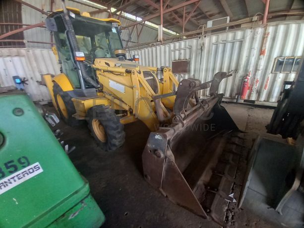 Conj. Ind. Pá e Retro de Pneus da marca KOMATSU, modelo WB93R-5