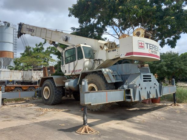 Grua Móvel da marca TEREX, modelo RT780-80T