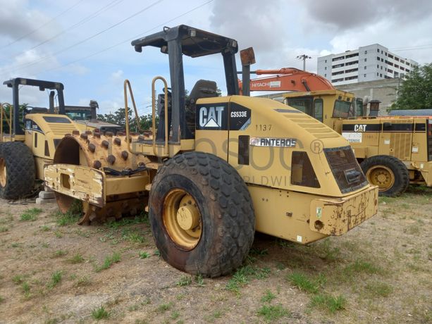 Cil. Auto-Prop. Vibrador Solos 15 T da marca CATERPILLAR, modelo CS-533E