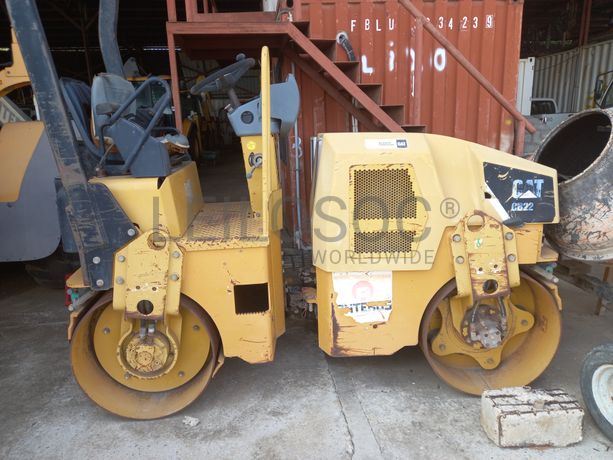 Cilindro de Rolos c/ Condutor da marca CATERPILLAR, modelo CB22