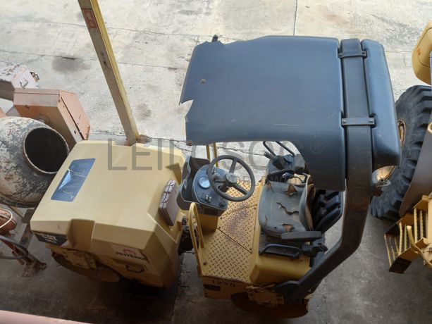 Cilindro de Rolos c/ Condutor da marca CATERPILLAR, modelo CB22