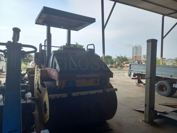 Cilindro de Rolos c/ Condutor da marca DYNAPAC, modelo CC 322