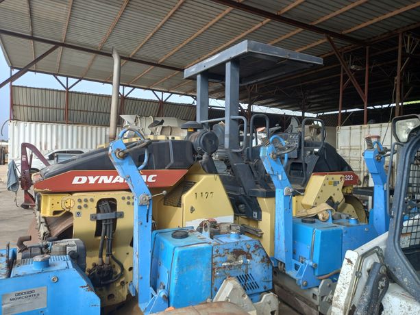 Cilindro de Rolos c/ Condutor da marca DYNAPAC, modelo CC 322