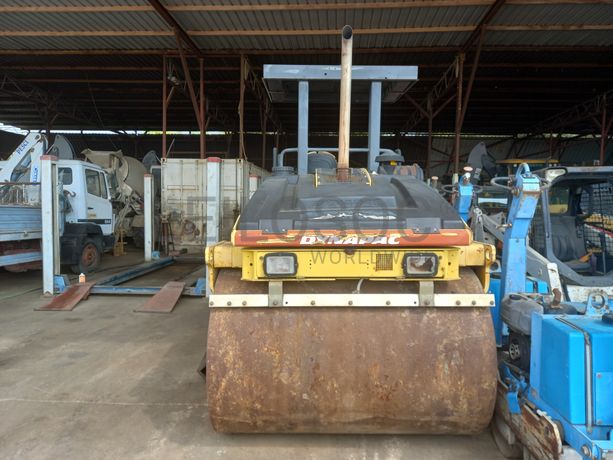 Cilindro de Rolos c/ Condutor da marca DYNAPAC, modelo CC 322