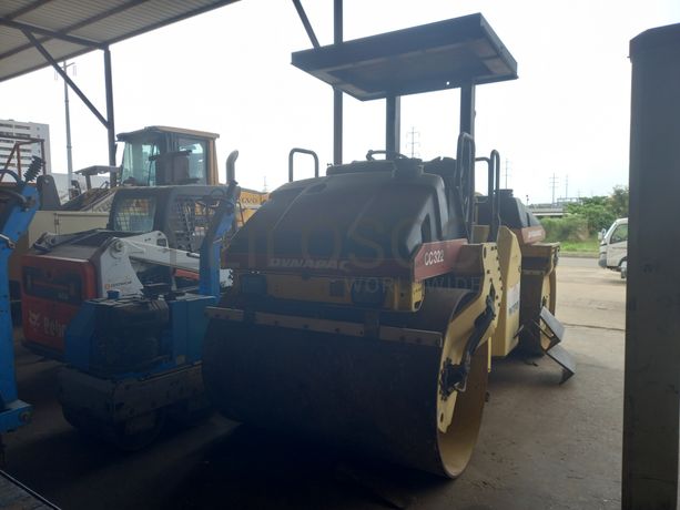 Cilindro de Rolos c/ Condutor da marca DYNAPAC, modelo CC 322