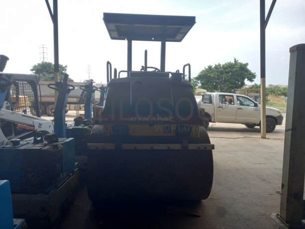 Cilindro de Rolos c/ Condutor da marca DYNAPAC, modelo CC 322