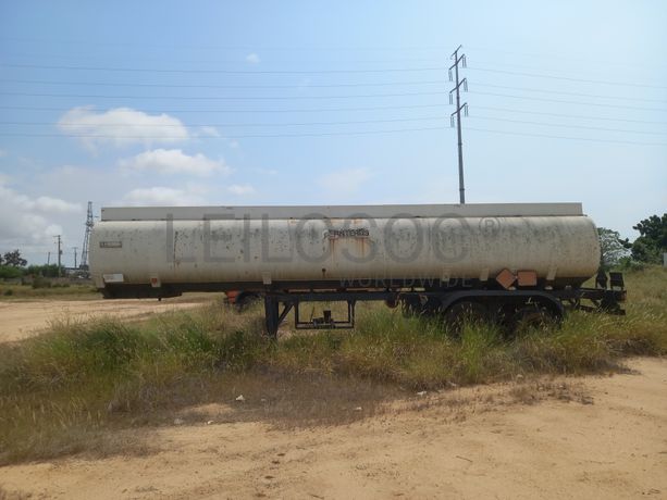 Semirreboque Cisterna de Combustível da marca RANDON, modelo SR TQ TL 02 35