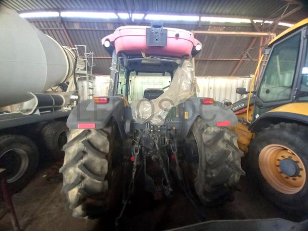 Trator Agrícola da marca MCCORMICK, modelo C MAX90