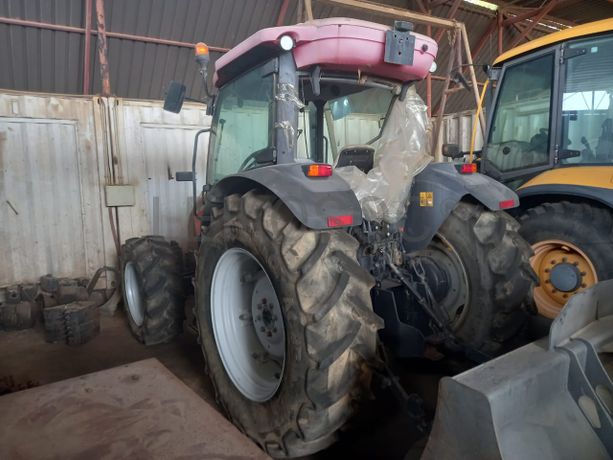 Trator Agrícola da marca MCCORMICK, modelo C MAX90