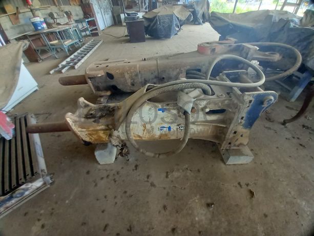 Martelo Hidráulico da marca M. FURUKAWA, modelo F12