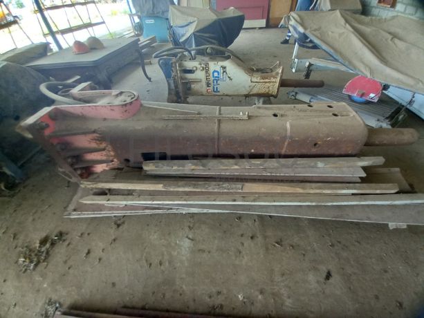 Martelo Hidráulico da marca M.RAMMER, modelo ZX330