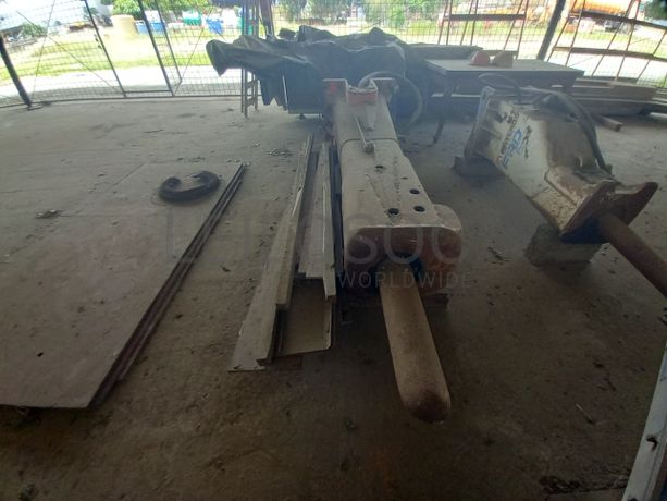 Martelo Hidráulico da marca M.RAMMER, modelo ZX330