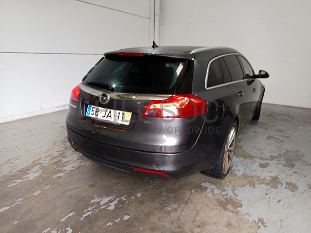Opel Insígnia Sports Tourer Diesel CDTI · Ano 2010