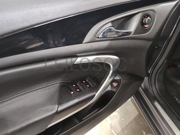 Opel Insígnia Sports Tourer Diesel CDTI · Ano 2010