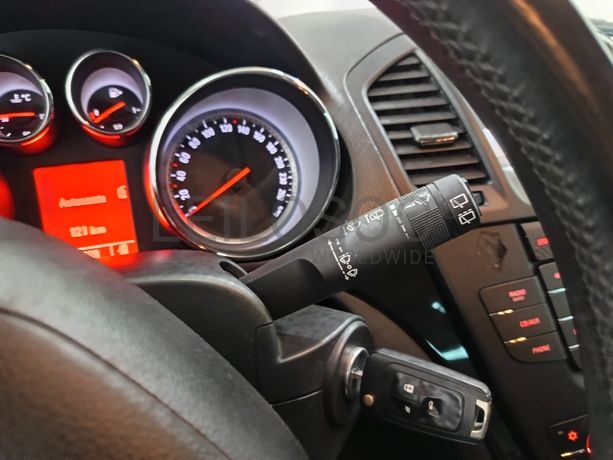 Opel Insígnia Sports Tourer Diesel CDTI · Ano 2010