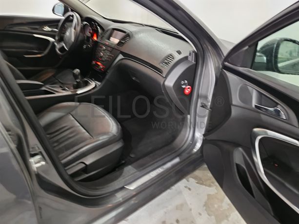 Opel Insígnia Sports Tourer Diesel CDTI · Ano 2010