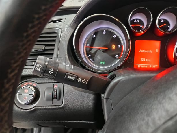 Opel Insígnia Sports Tourer Diesel CDTI · Ano 2010