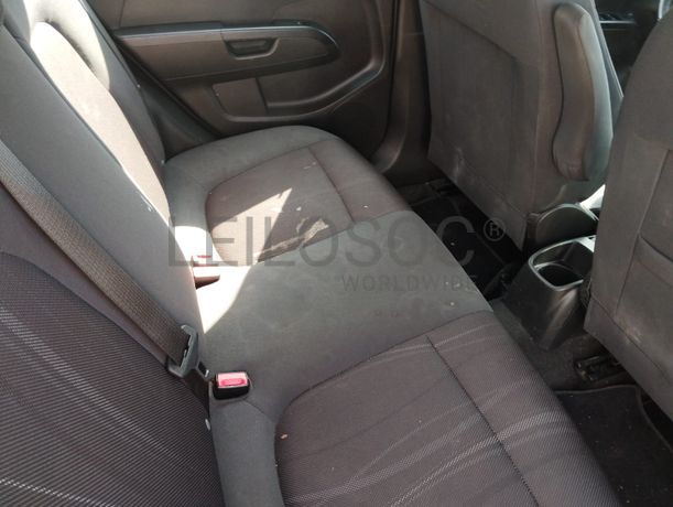 Chevrolet Aveo · Ano 2012