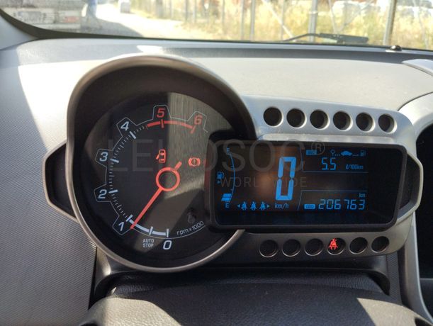 Chevrolet Aveo · Ano 2012