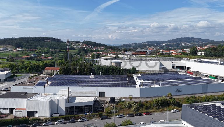 Unidade Industrial Completa · Armazém + Tinturaria