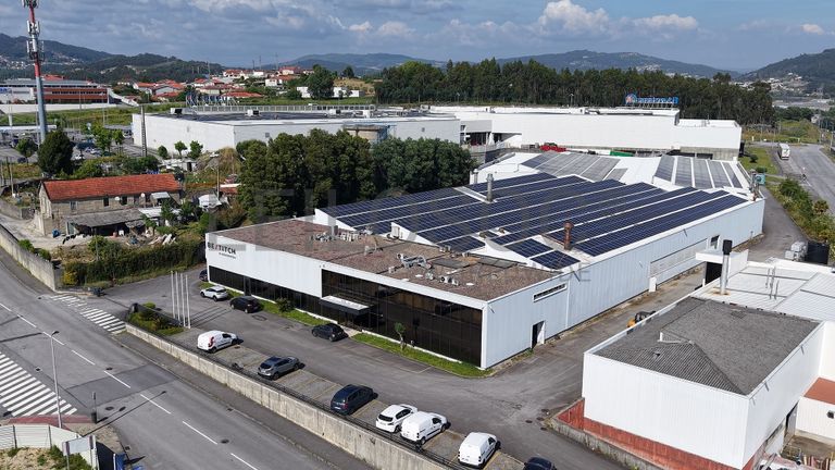 Unidade Industrial Completa · Armazém + Tinturaria